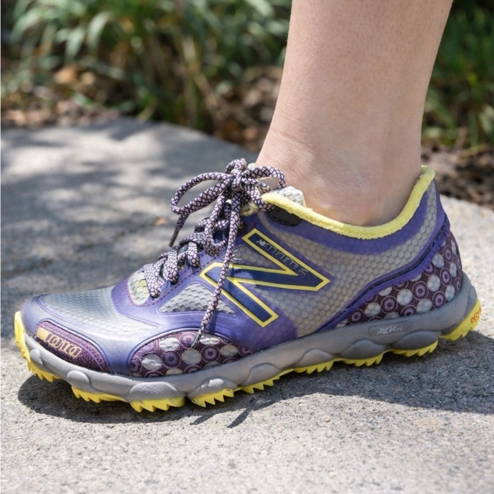 NEW BALANCE WOMENS T1010 RUNNING VIBRAM SHOES SIZE 8.5